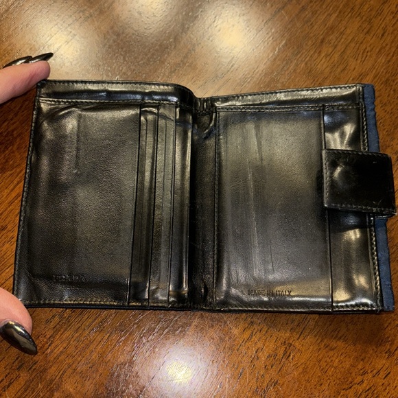 Prada bi-fold wallet quilted blue/black Authentic - Picture 6 of 11